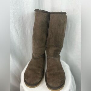 UGG Chestnut Suede Boot size 8